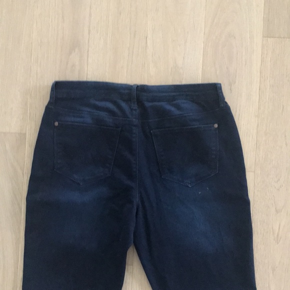 Jeans - Picture 3 of 4